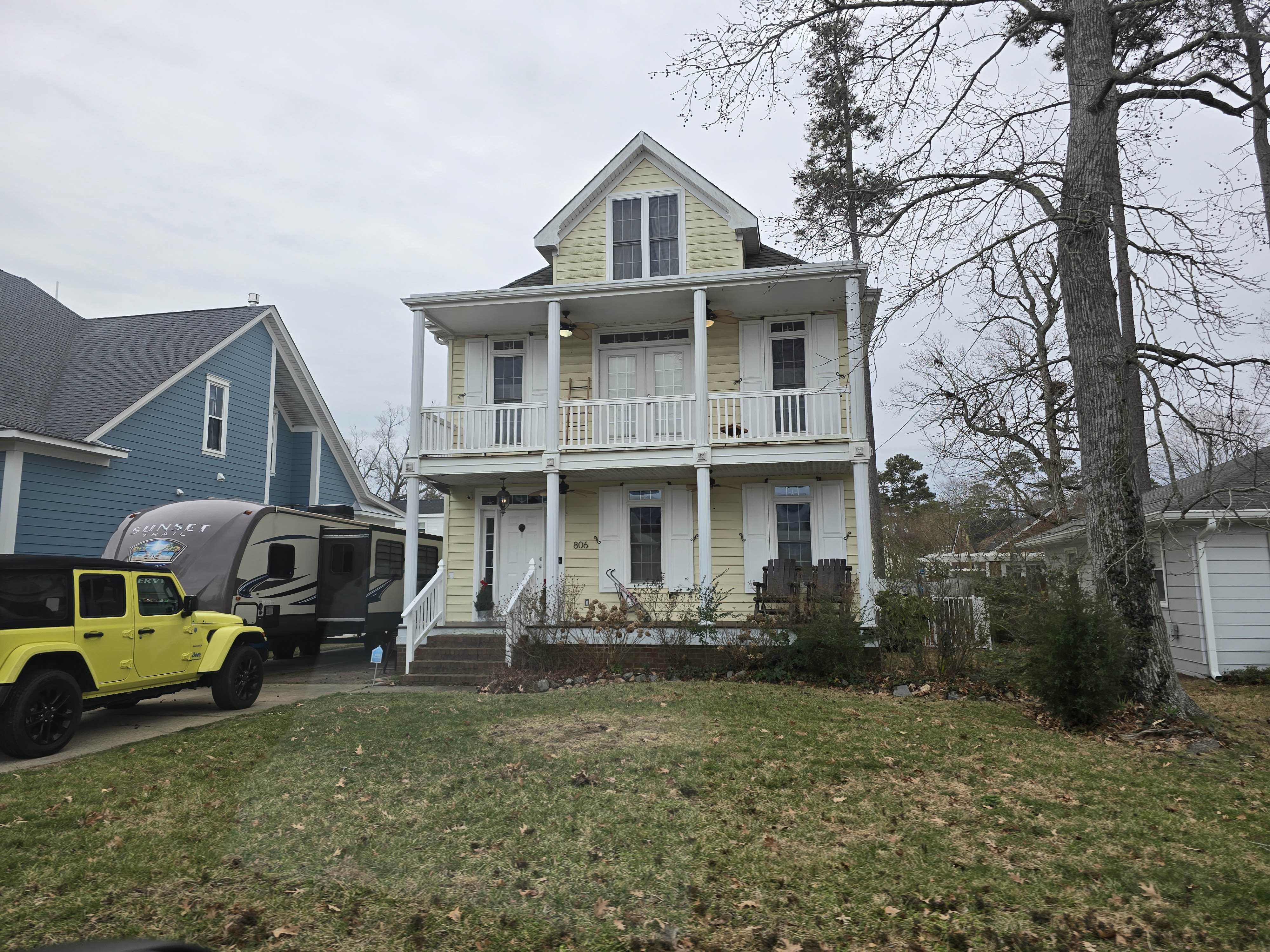 Charleston-style coastal home by AtlantiCoast Development